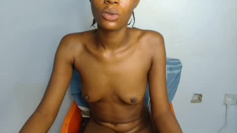 Snapshot of slim_wetpussyy chatting on June 2026 08:43:02 PM Bella online show from June 2026 08:43:02 PM