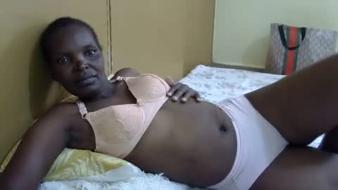 Snapshot of slimmygal chatting on February 2025 06:33:02 AM slimmygal online show from February 2025 06:33:02 AM