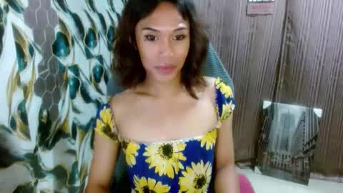 Snapshot of slutqueen_raz chatting on April 2026 04:05:01 PM Raz online show from April 2026 04:05:01 PM