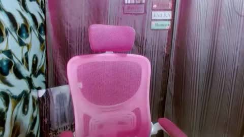 Snapshot of slutqueen_raz chatting on May 2026 05:58:02 AM Raz online show from May 2026 05:58:02 AM