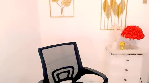 Snapshot of slutty_vanna chatting on February 2025 07:14:02 PM mia online show from February 2025 07:14:02 PM