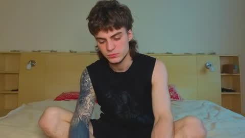 Snapshot of sly_gus chatting on June 2026 02:37:02 PM Gus online show from June 2026 02:37:02 PM