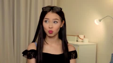 Lily online show from October 2025 01:32:02 PM