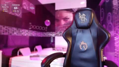 Small Hot19 online show from March 2026 11:10:01 AM