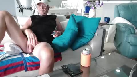 Snapshot of smallpenisbigtongue chatting on April 2026 05:44:02 PM Daddy online show from April 2026 05:44:02 PM