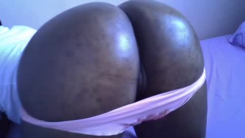 Snapshot of smart_lilly chatting on July 2026 05:05:02 AM smart_lilly online show from July 2026 05:05:02 AM