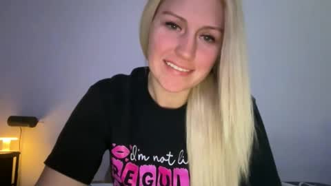 smexxii93 online show from December 2025 06:03:01 PM