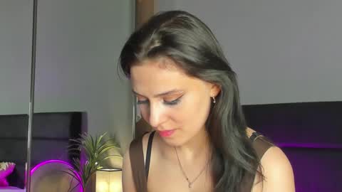 Bella online show from November 2025 09:52:01 AM