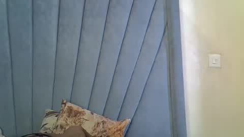 smiley_berry online show from September 2025 03:34:01 AM