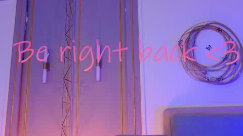 Mia online show from February 2025 08:08:01 AM