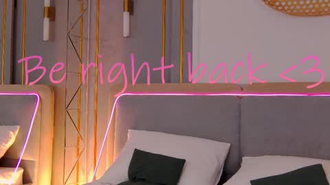 Mia online show from March 2025 11:50:01 AM