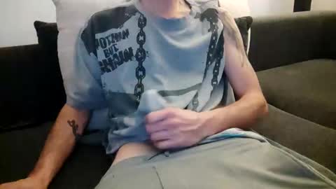 Snapshot of smokeandwatching chatting on December 2024 03:21:02 AM Smokeandwatching online show from December 2024 03:21:02 AM