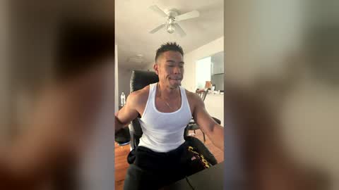 Snapshot of smoothripz chatting on March 2026 07:19:01 PM smoothripz online show from March 2026 07:19:01 PM