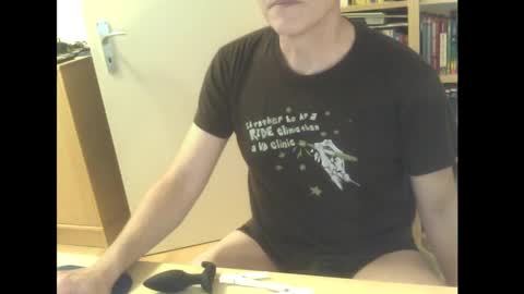 Snapshot of sneaxfreund chatting on February 2025 10:53:02 PM sneaxfreund online show from February 2025 10:53:02 PM