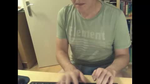 Snapshot of sneaxfreund chatting on January 2026 12:03:02 AM sneaxfreund online show from January 2026 12:03:02 AM