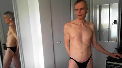 snoro111 online show from April 2026 07:17:02 PM