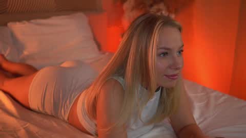 Candice Snow online show from December 2024 12:22:02 PM