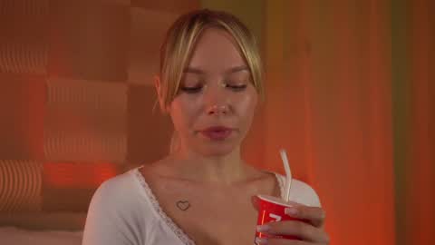 Candice Snow online show from December 2024 01:17:01 PM