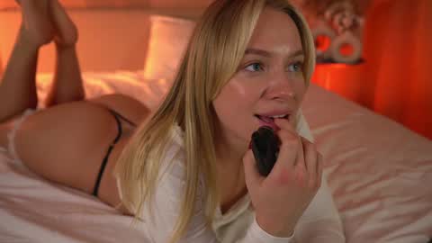 Candice Snow online show from January 2025 04:29:02 PM