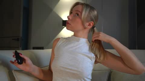 Candice Snow online show from January 2025 12:19:02 PM