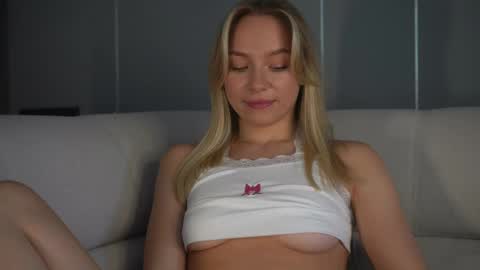 Candice Snow online show from February 2025 10:26:02 AM