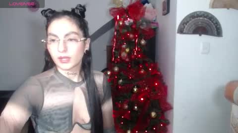 snow_sweet online show from December 2025 07:50:01 AM