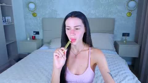 Snapshot of snow_whiteeex chatting on June 2026 04:06:01 AM snow_whiteeex online show from June 2026 04:06:01 AM