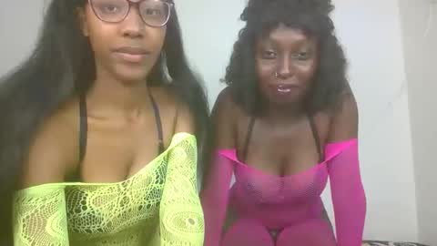 snowfox254 online show from November 2025 07:48:02 PM