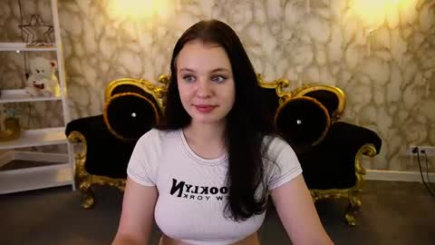 Snapshot of snowwhite_bella chatting on July 2026 07:13:01 PM snowwhite_bella online show from July 2026 07:13:01 PM