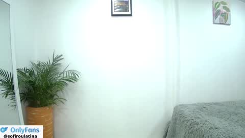 soffi_rousel_ online show from February 2025 05:25:02 PM