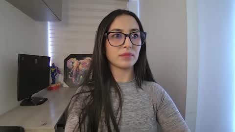 soffi_rousel_ online show from April 2026 05:26:02 PM