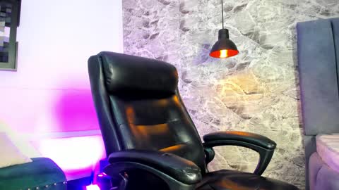 sofi_wiliiams2 online show from April 2026 11:02:01 PM