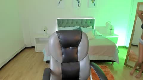 Snapshot of sofia_collen_ chatting on October 2025 08:04:01 PM sofia_collen_ online show from October 2025 08:04:01 PM