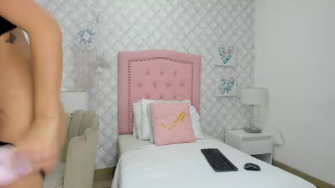 Snapshot of sofia_martinez9 chatting on June 2026 07:38:02 PM sofia_martinez9 online show from June 2026 07:38:02 PM