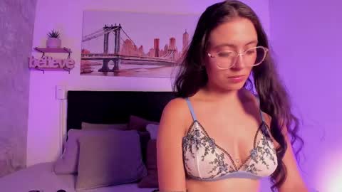 sofialujan_ online show from February 2026 12:43:02 AM