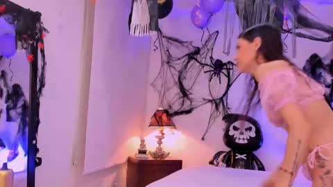 Sofia  Help me reach 5K followers  online show from October 2025 08:40:01 PM