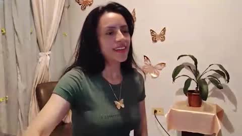 Sofi Bella online show from October 2025 01:23:02 PM