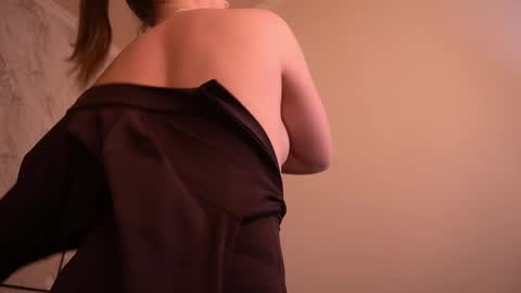 Snapshot of sofiebloom chatting on June 2026 10:48:02 PM Sofie online show from June 2026 10:48:02 PM
