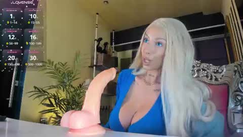 Snapshot of sofiequeen_ chatting on June 2026 04:04:02 AM IG bar bieroyal online show from June 2026 04:04:02 AM