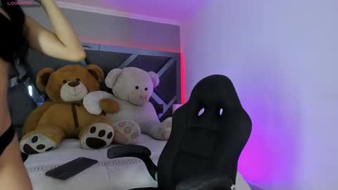  sofie  online show from October 2025 07:53:01 PM