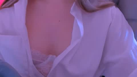 Snapshot of sofinovvak chatting on February 2026 11:31:02 AM Sofi online show from February 2026 11:31:02 AM