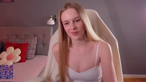 Snapshot of soft_babe chatting on July 2026 08:52:02 PM Milisa online show from July 2026 08:52:02 PM