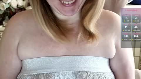 Snapshot of soft_body chatting on May 2026 01:28:01 PM Hi Im Sofia online show from May 2026 01:28:01 PM