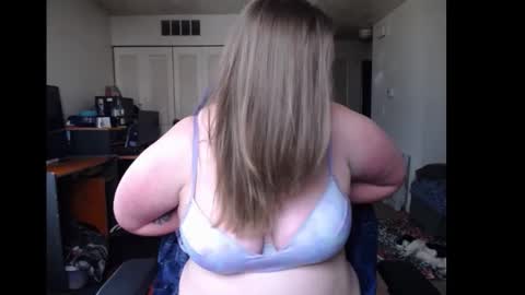 Snapshot of softerpeaches chatting on February 2025 07:27:02 PM Rose online show from February 2025 07:27:02 PM