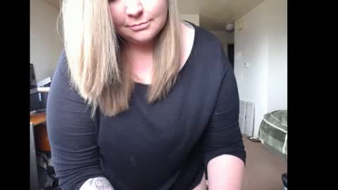 Snapshot of softerpeaches chatting on March 2025 07:38:01 PM Rose online show from March 2025 07:38:01 PM