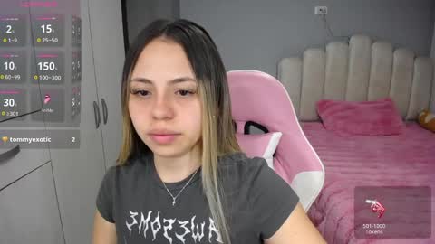 Snapshot of softkiss_x chatting on May 2026 12:07:01 AM Fran online show from May 2026 12:07:01 AM
