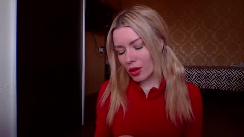 softy_aura online show from April 2026 08:19:02 AM