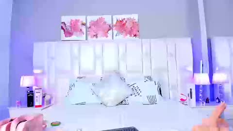   online show from September 2025 04:05:02 AM