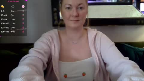 solesticia online show from April 2026 06:52:02 PM