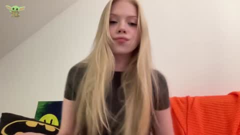 Snapshot of sonyaplush chatting on December 2024 08:50:02 PM Sonya  Instagram   Twitter sonyaplushgirl  OnlyFans sonyaplush online show from December 2024 08:50:02 PM